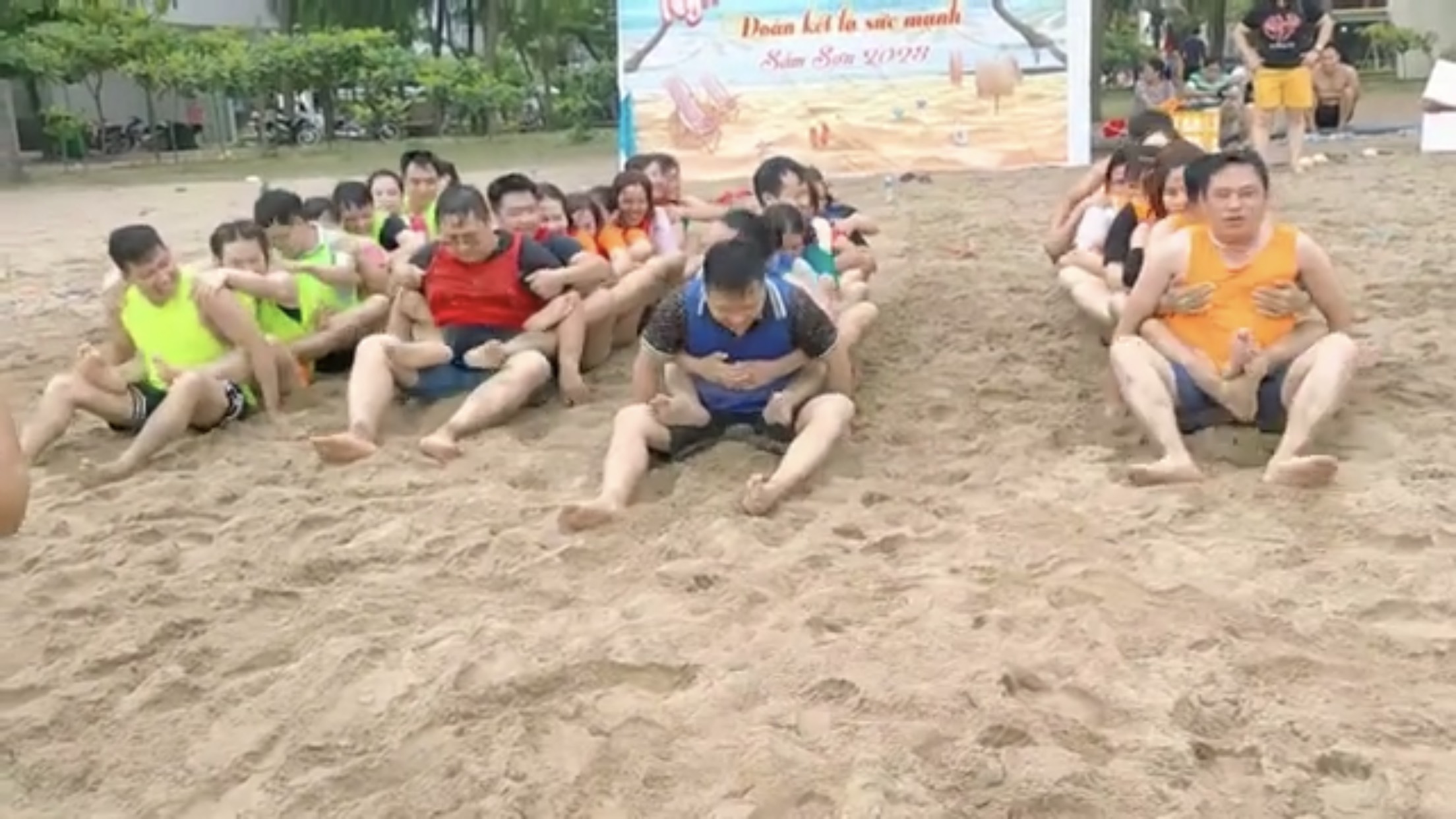 BVĐK H.Thanh Oai nghỉ mát tại bãi biển Sầm Sơn